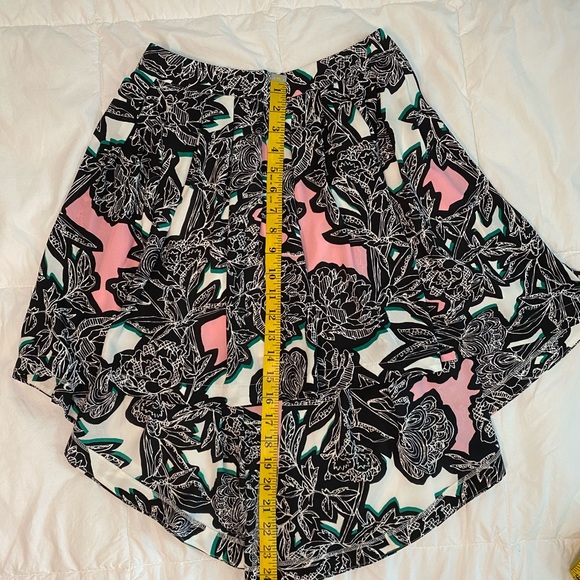 Express Hi-Low Skirt (Size 2)  -F27 - Picture 2 of 6